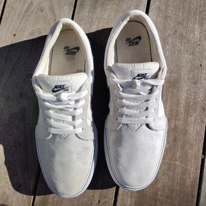 Nike SB | 11 | WHITE | lightly worn